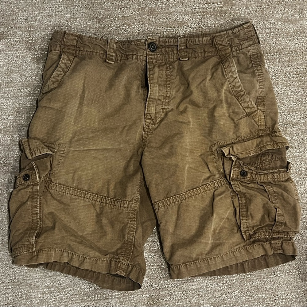 American Eagle Cargo Shorts 🦅